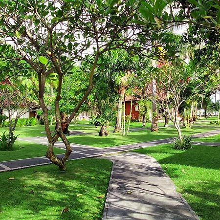 Mascot Hotel Senggigi Exterior photo