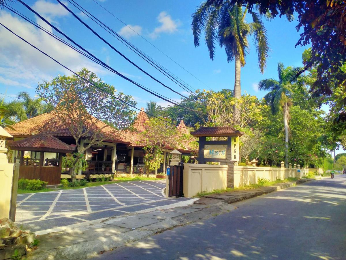 Mascot Hotel Senggigi Exterior photo